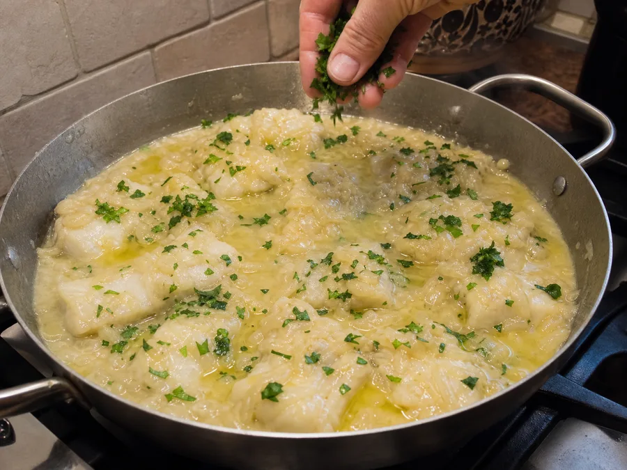 Баккала по-виченце | Фото подпункта 12 | Viva Cucina Баккала по-виченце: фото процесса приготовления — перед финалом ещё раз проверьте баланс соли, влажности и температуры