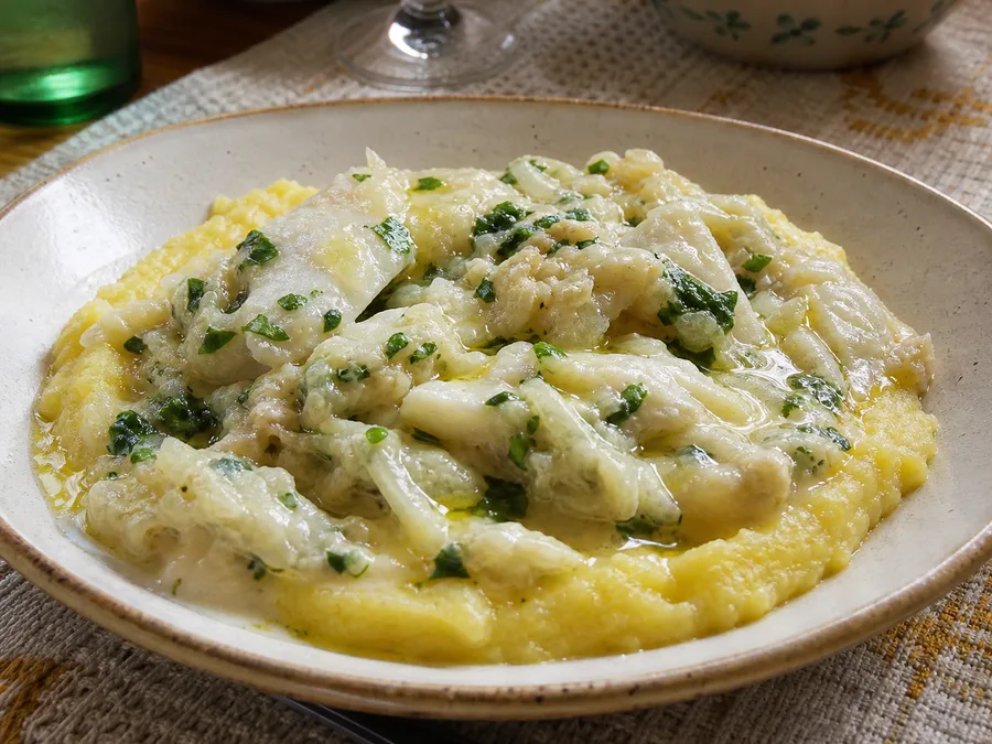 Баккала по-виченце | Фото подпункта 15 | Viva Cucina Баккала по-виченце: фото процесса приготовления — подавайте сразу, пока текстура сочная, а соус или бульон остаётся горячим