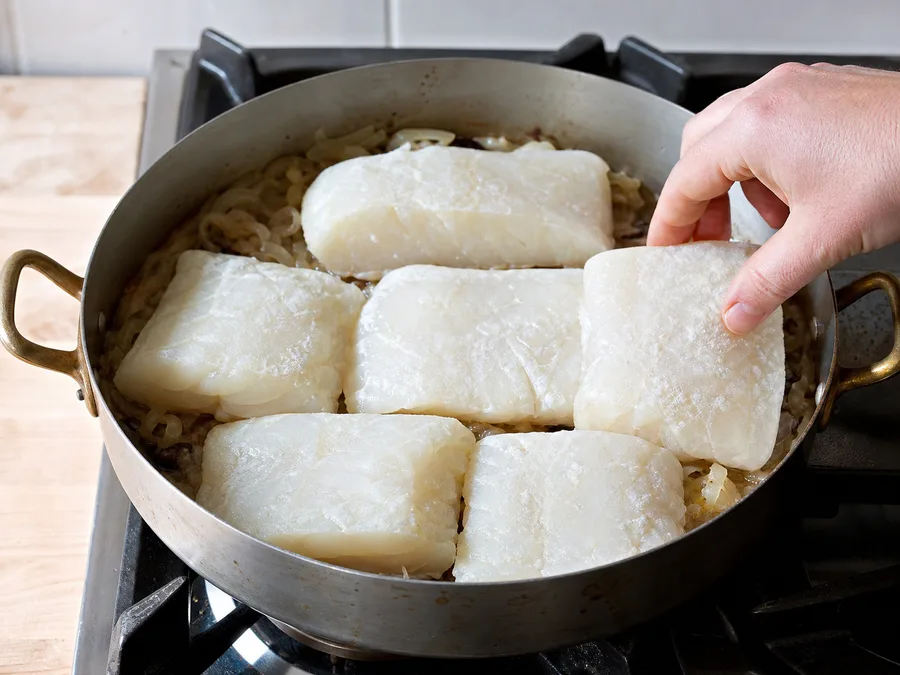 Баккала по-виченце | Фото подпункта 8 | Viva Cucina Баккала по-виченце: фото процесса приготовления — добавляйте жидкость, соус или начинку постепенно, чтобы блюдо собиралось равномерно