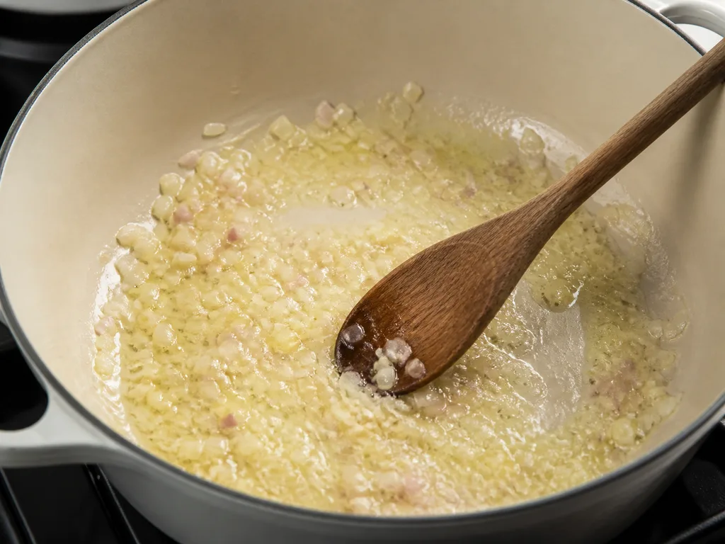 Мидии в белом соусе | Фото подпункта 6 | Viva Cucina Мидии в белом соусе: фото процесса приготовления — остановитесь, когда основа стала выразительной, но ещё не потеряла сочность и чистую текстуру