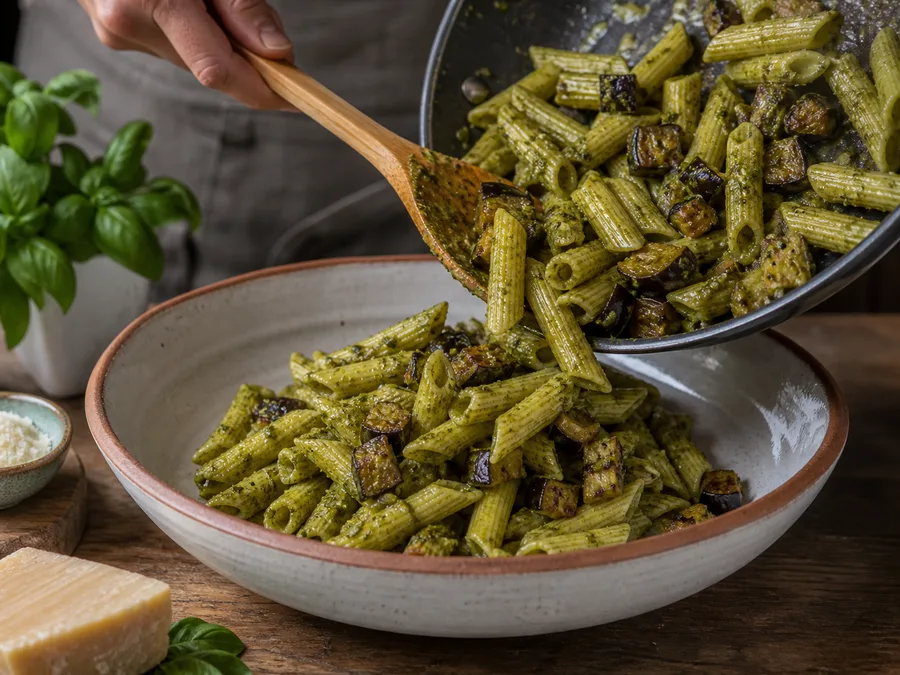 Пене с баклажаном и песто | Фото подпункта 14 | Viva Cucina Пене с баклажаном и песто: фото процесса приготовления — добавьте зелень, масло, сыр, лимон или специи только если они поддерживают основной вкус