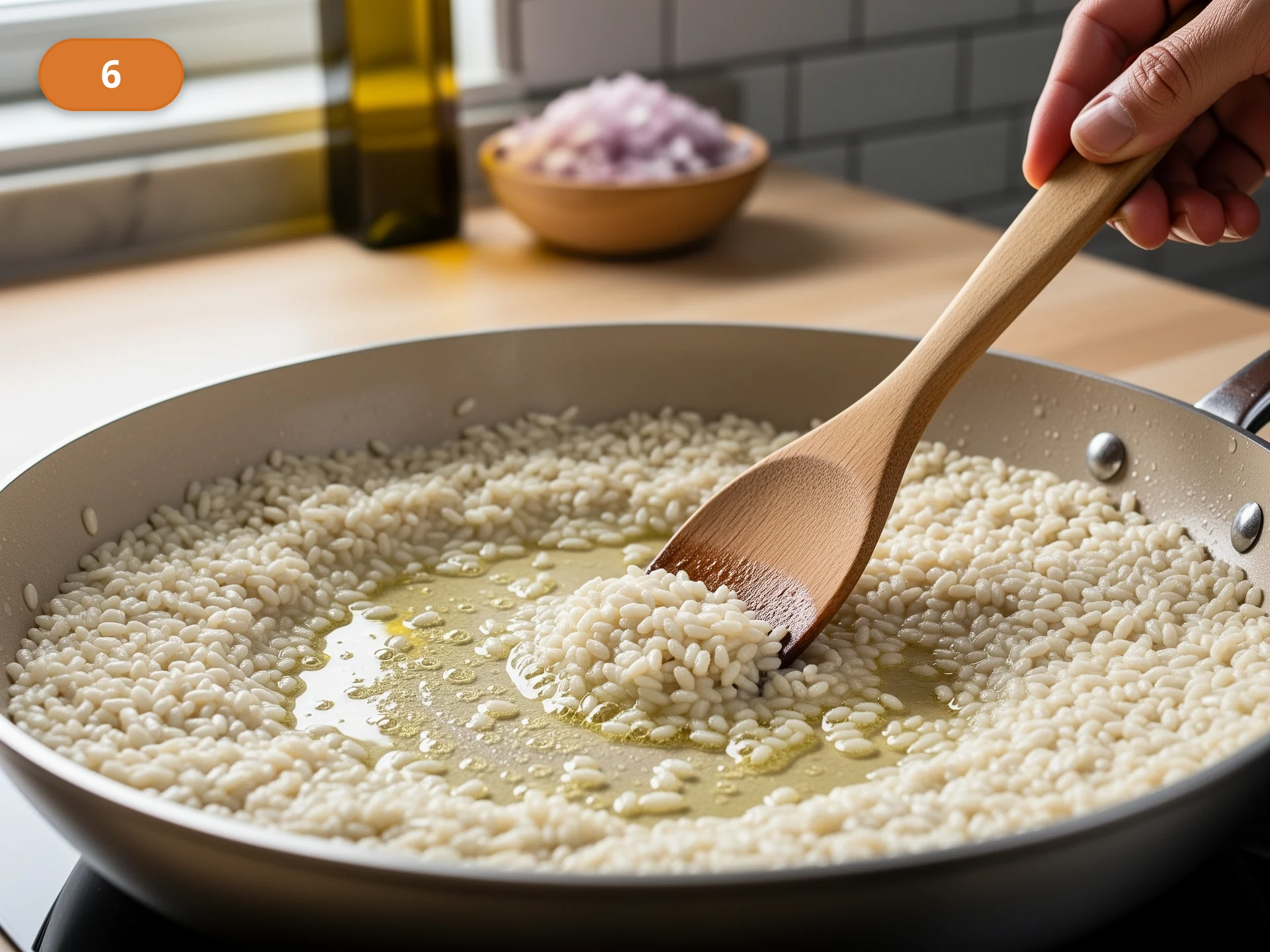 Ризотто по-милански: фото процесса приготовления — подержите рис ещё немного на огне, чтобы он прогрелся равномерно и дал характерную стадию tostatura без подгорания
