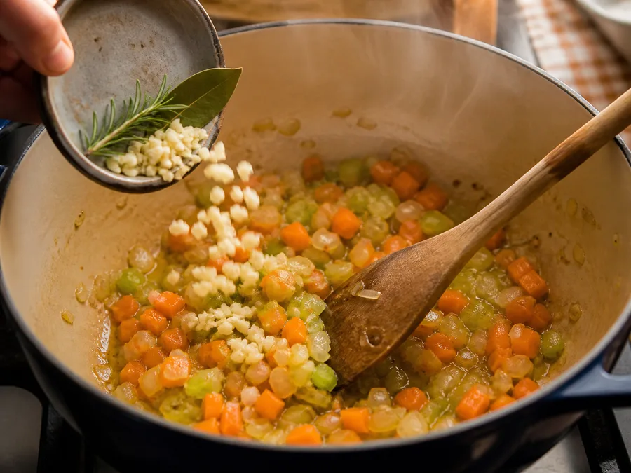 Суп из чечевицы | Фото подпункта 6 | Viva Cucina Суп из чечевицы: фото процесса приготовления — остановитесь, когда основа стала выразительной, но ещё не потеряла сочность и чистую текстуру